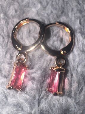 Source Unknown Gold-Tone Hoop Earrings with Pink Baguette Drops